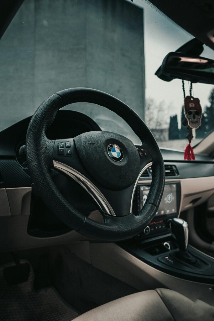 Warum die Anmietung eines Luxusautos in der Schweiz eine unvergessliche Erfahrung ist